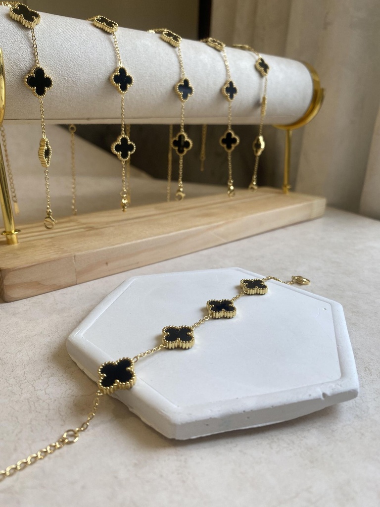 Clover Bracelet in Golden with Black